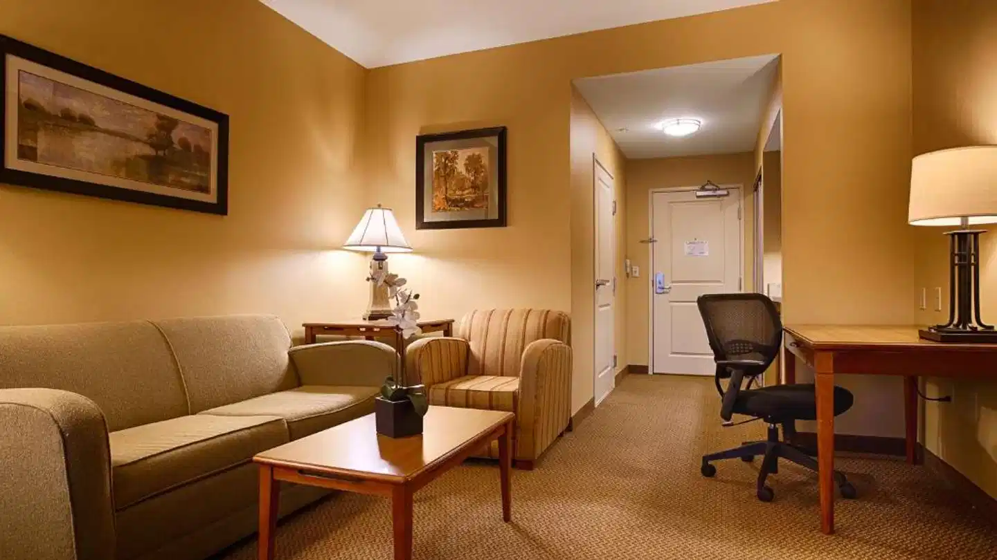 Best Western PLUS University Park Inn & Suites Lobby