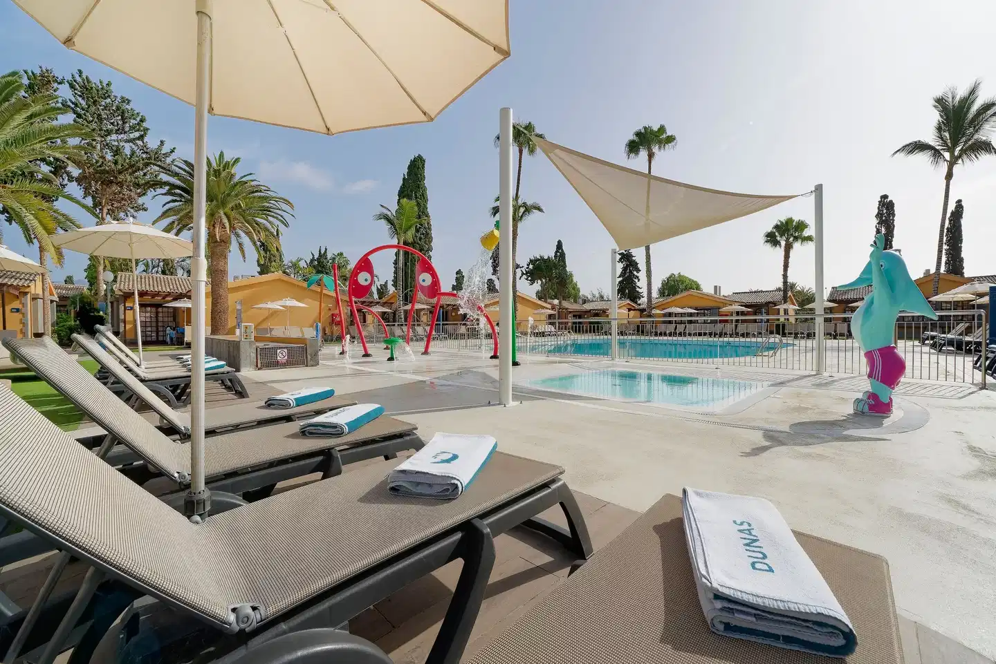 Suites & Villas by Dunas Pool
