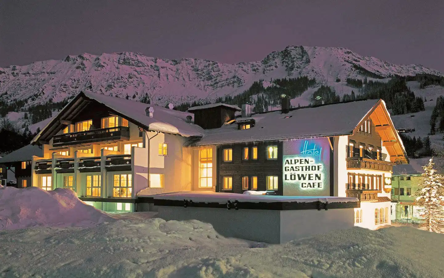 Hotel-Alpengasthof "Löwen" Aussenansicht