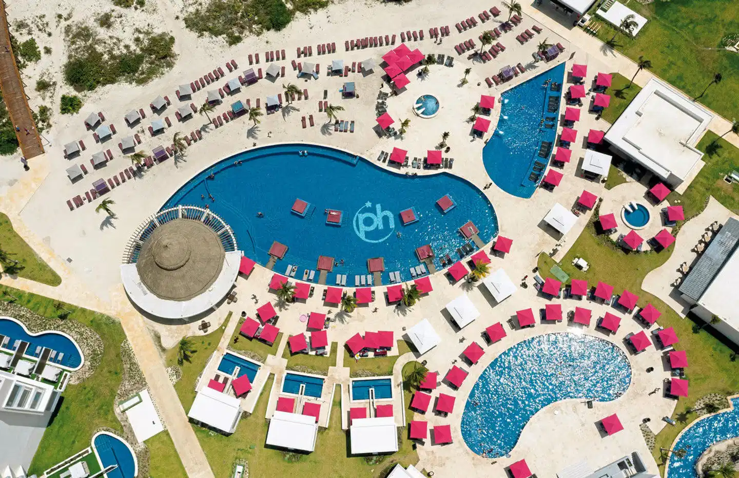 Planet Hollywood Cancun by Royalton Pool