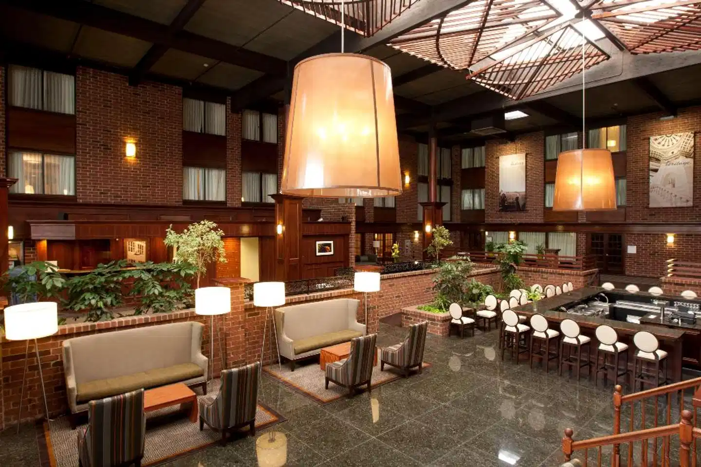 Best Western Premier The Central Hotel & Conference Center Bar