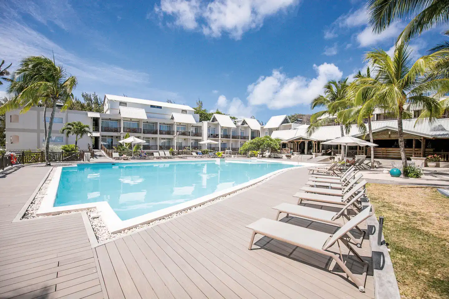 Le Peninsula Bay Beach Resort & Spa POOL