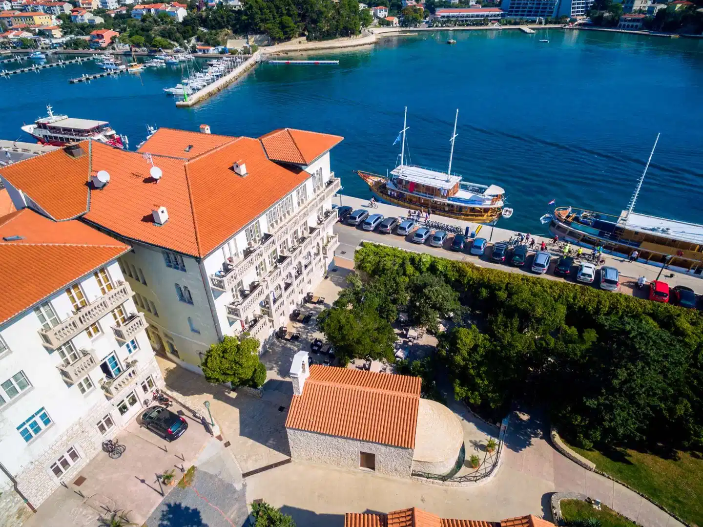 Arbiana Hotel OUTDOOR