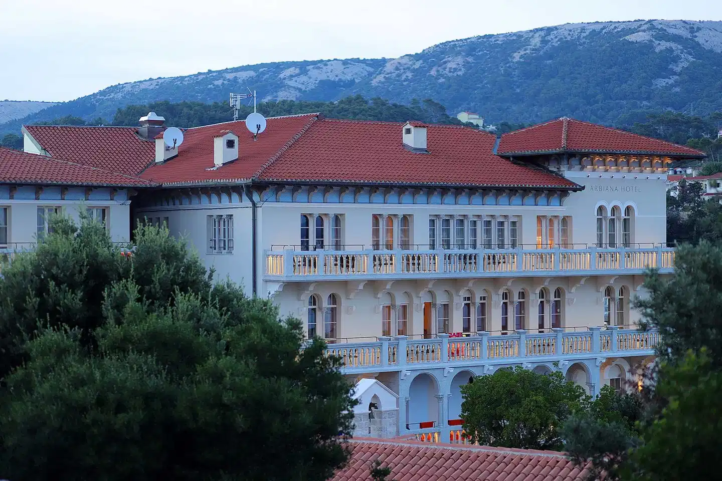 Arbiana Hotel OUTDOOR