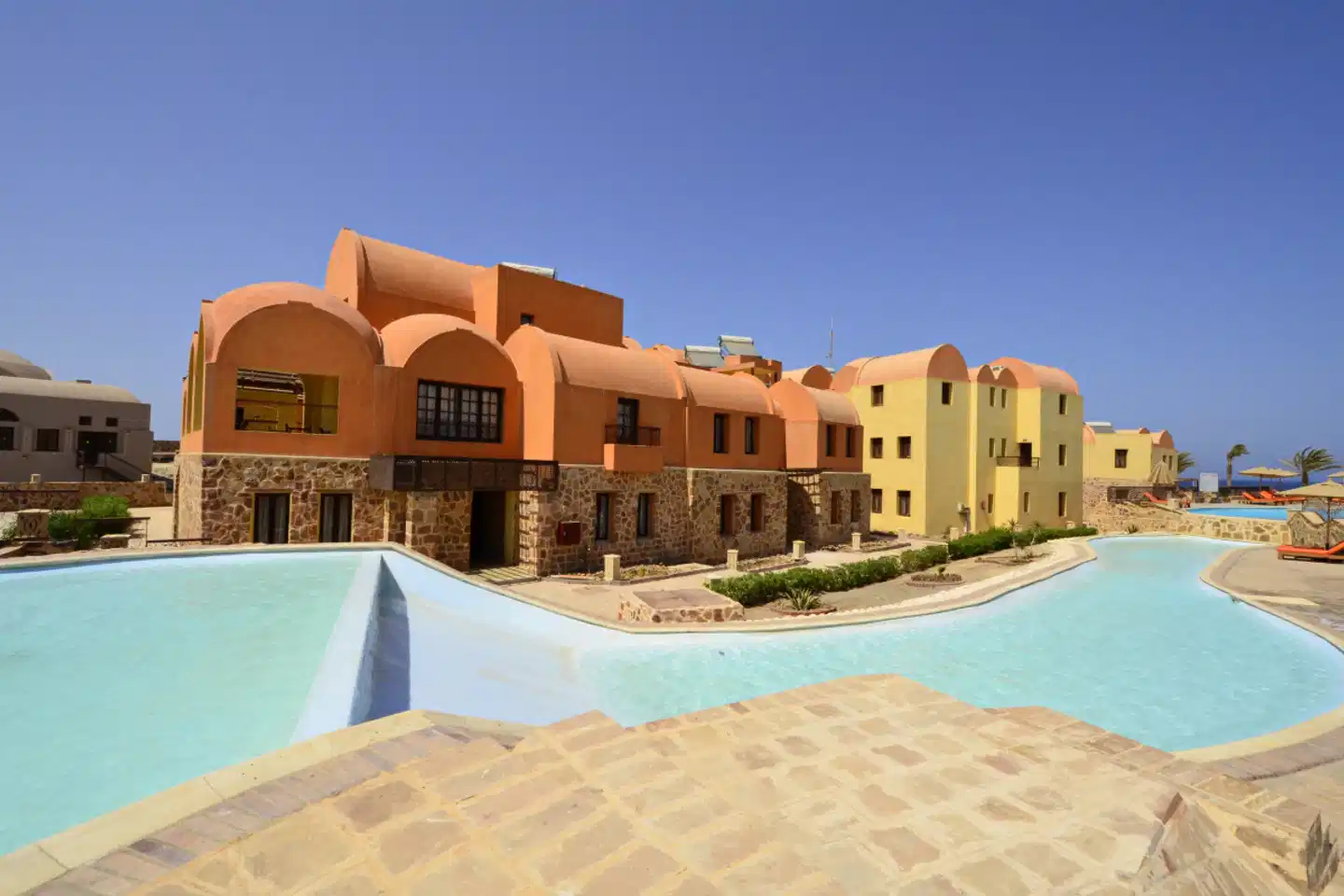 Rohanou Beach Resort Pool