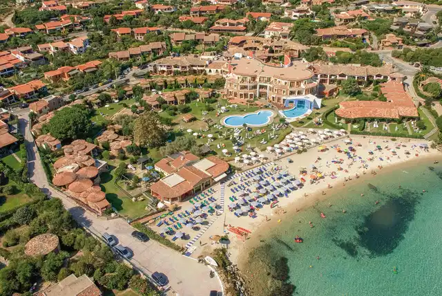 Hotel Resort & SPA Baia Caddinas Aussenansicht