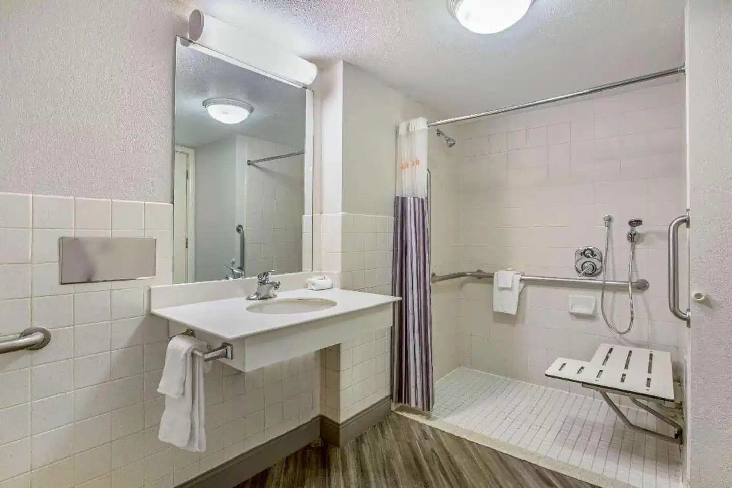 La Quinta Inn Fresno Yosemite Badezimmer