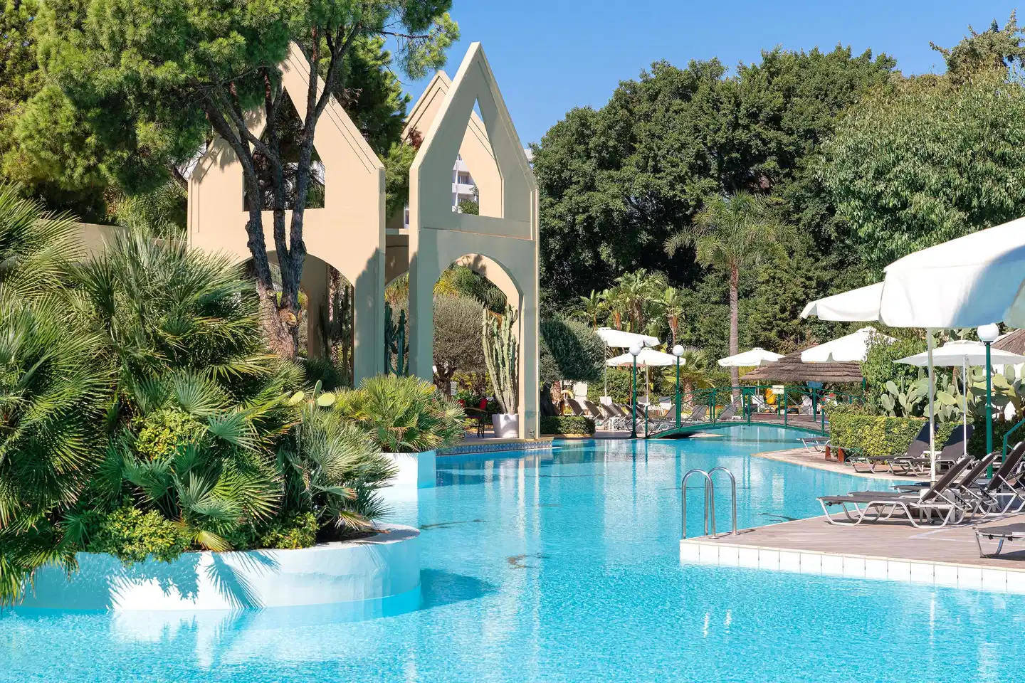 Dionysos Pool