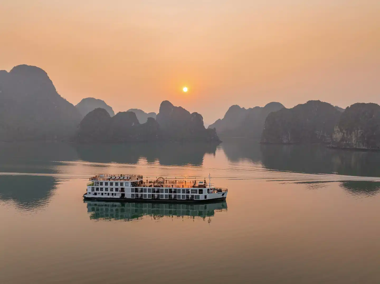 Halong Bucht an Bord der Indochine Grand (1 Nacht) Aussenansicht