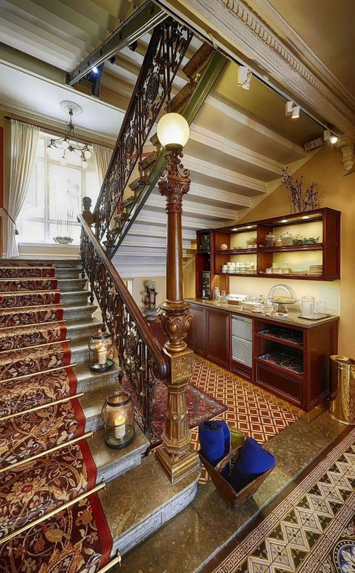 Royal Bar