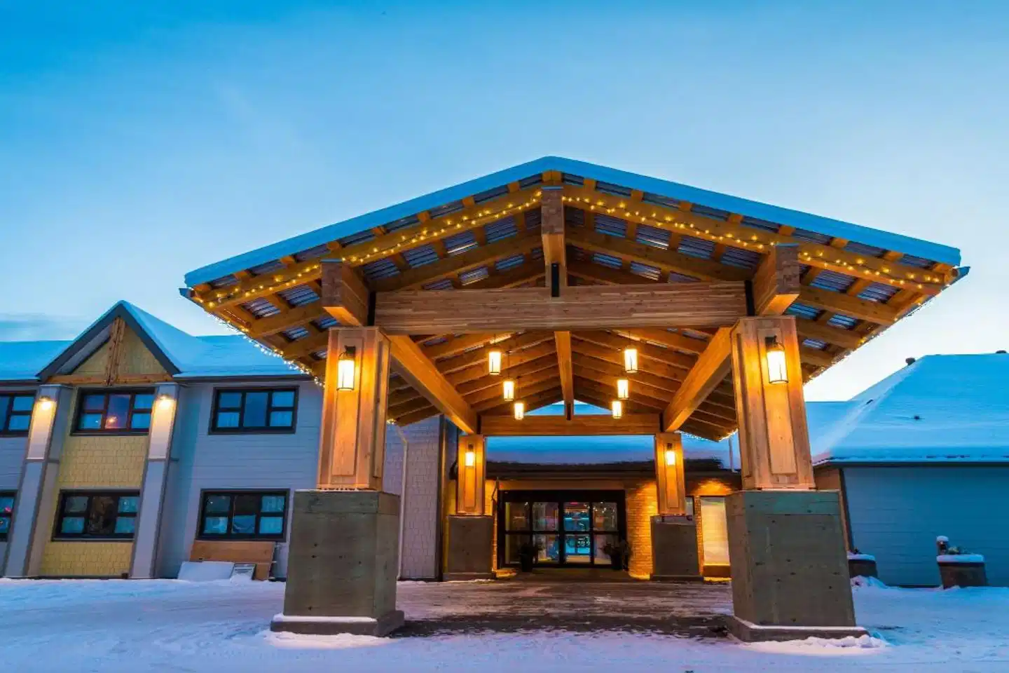 Prestige Hudson Bay Lodge Aussenansicht