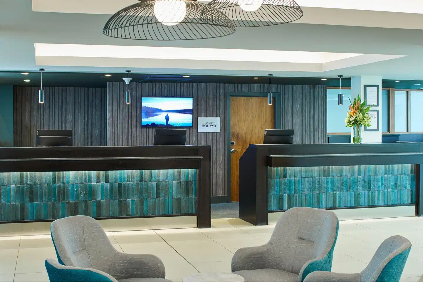 Courtyard by Marriott London Gatwick Airport Lobby