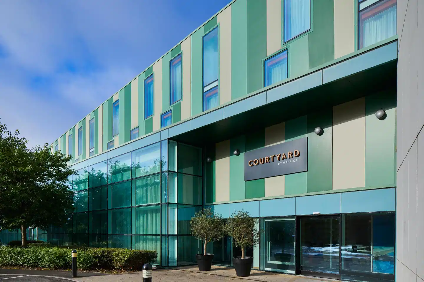 Courtyard by Marriott London Gatwick Airport Aussenansicht