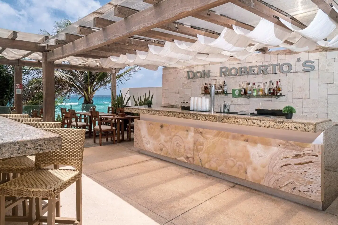 Flamingo Cancun Resort Bar