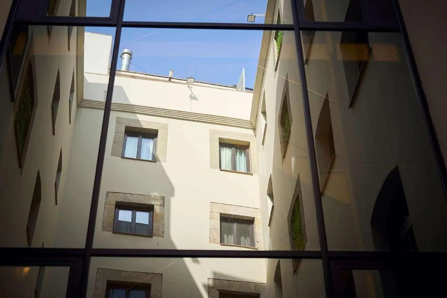 Catalonia Born Aussenansicht