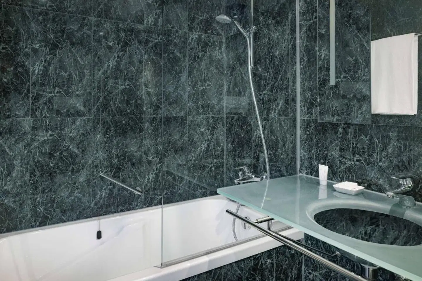 AC Hotel by Marriott Genova Badezimmer