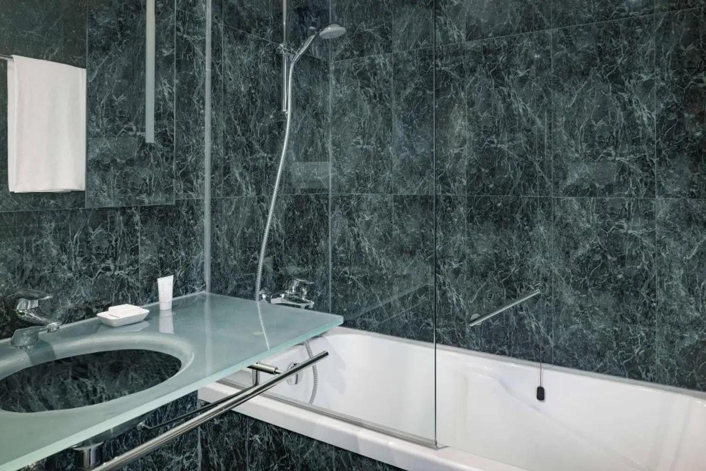 AC Hotel by Marriott Genova Badezimmer