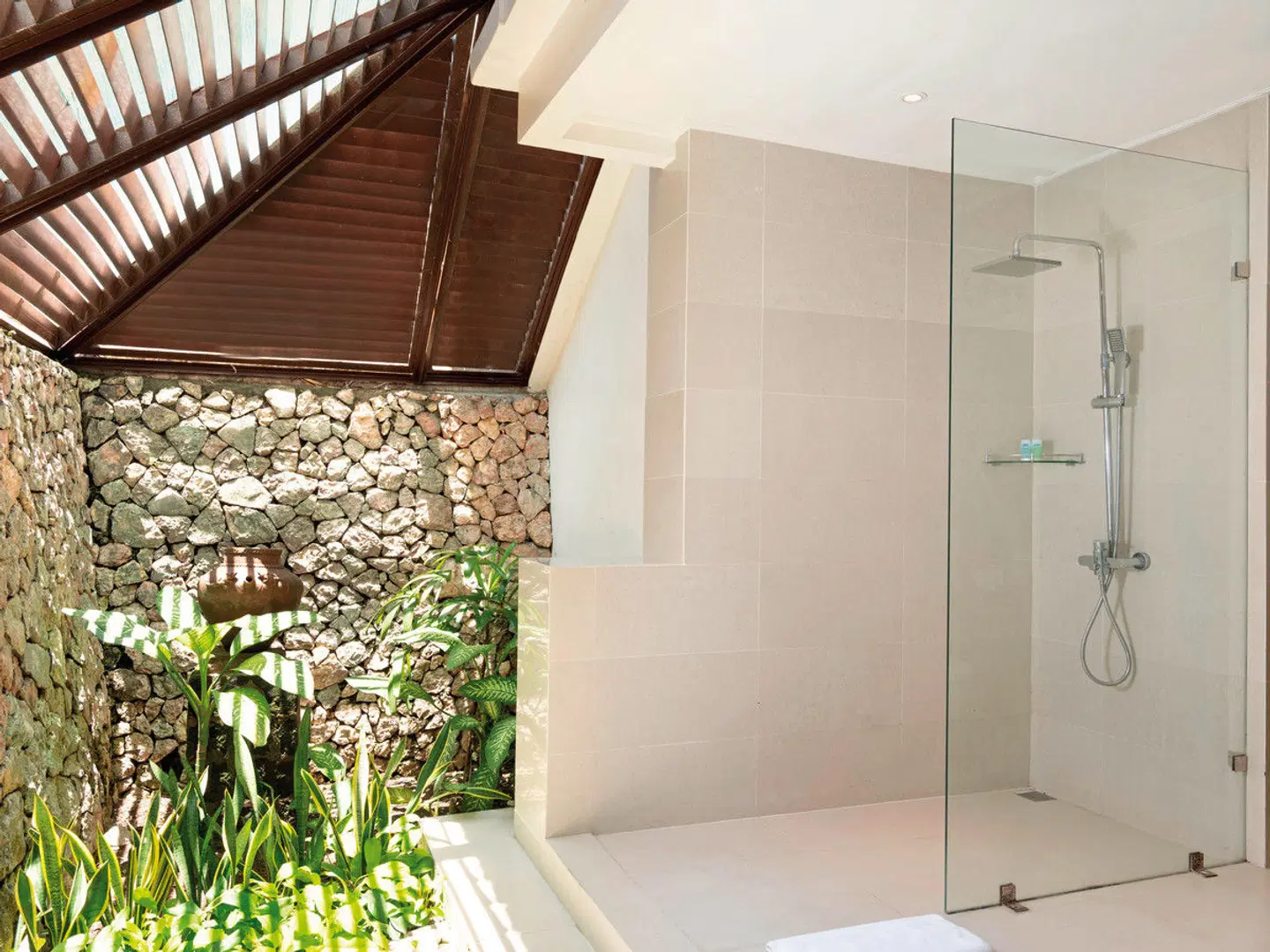 Holiday Resort Lombok Badezimmer