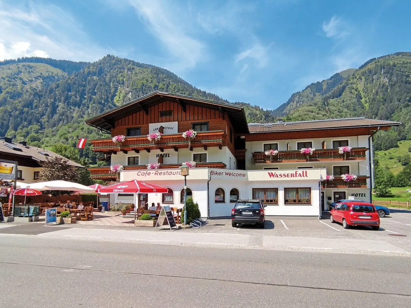 Hotel Wasserfall Aussenansicht