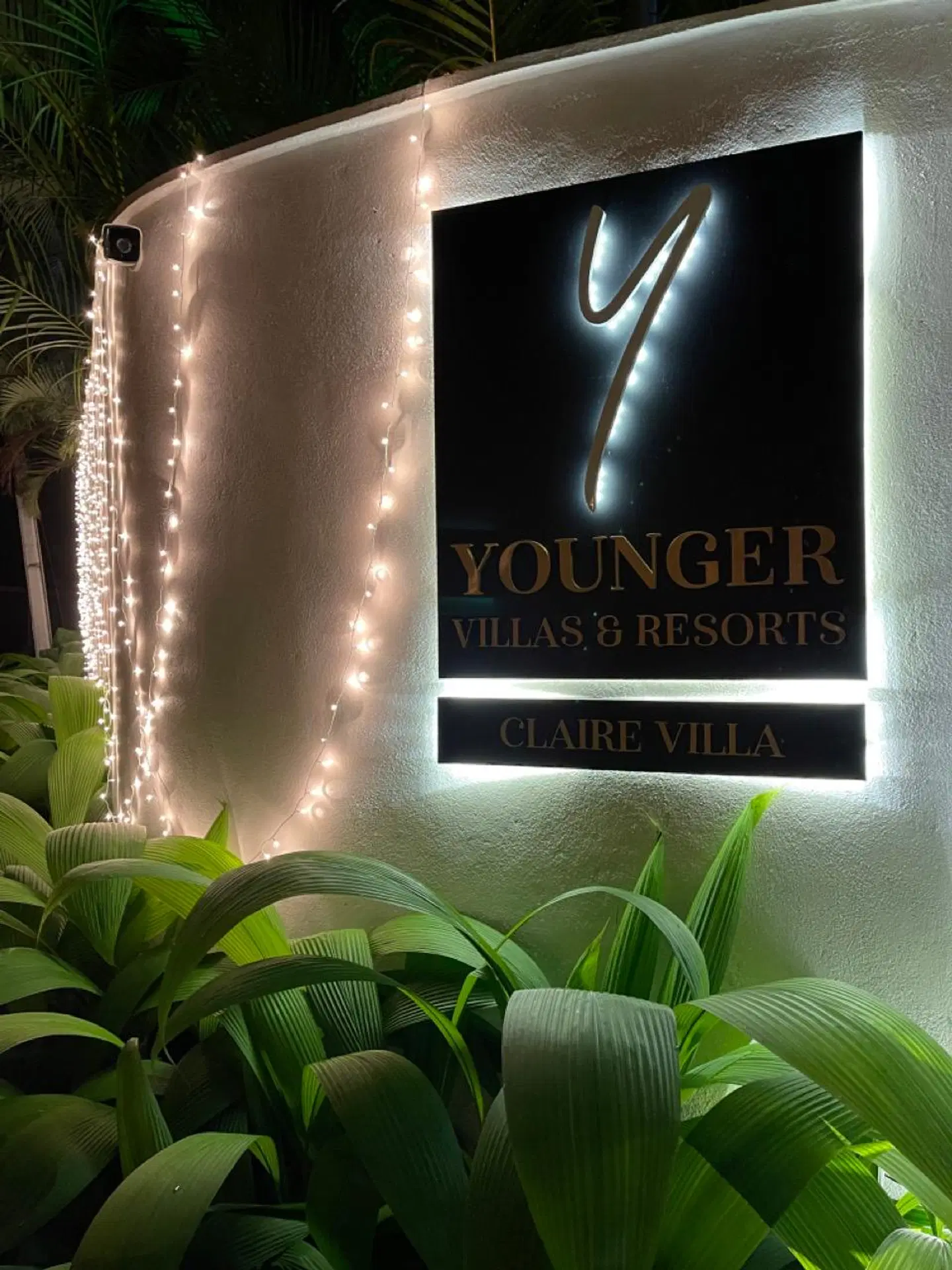 Claire Villa by Younger Villas & Resorts Lobby