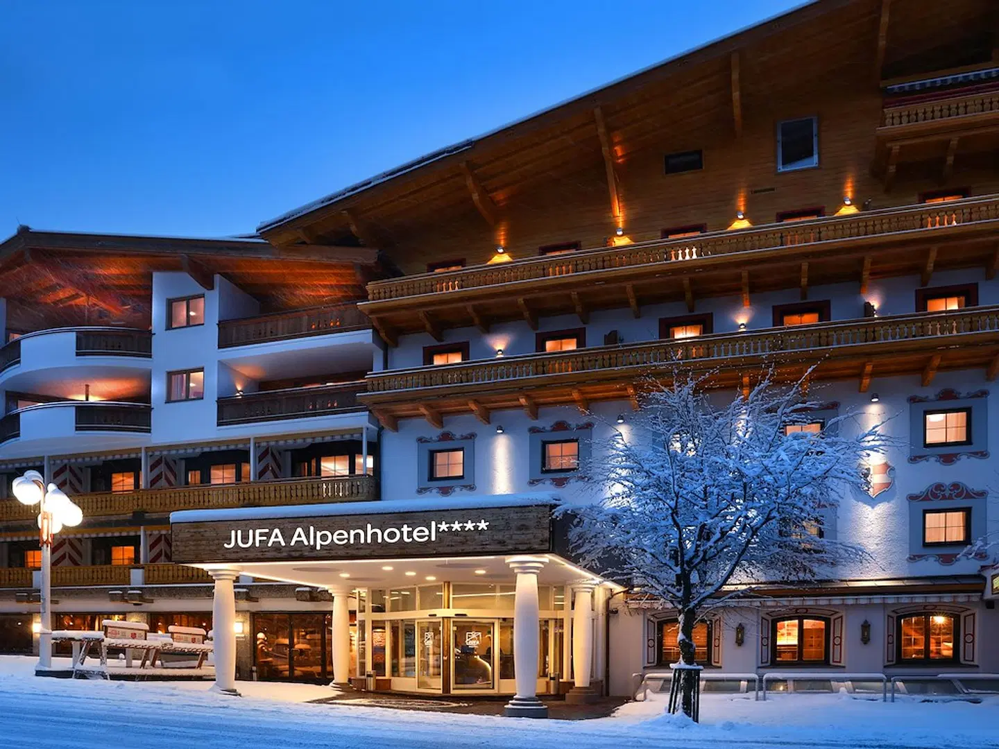 JUFA Alpenhotel Saalbach Aussenansicht