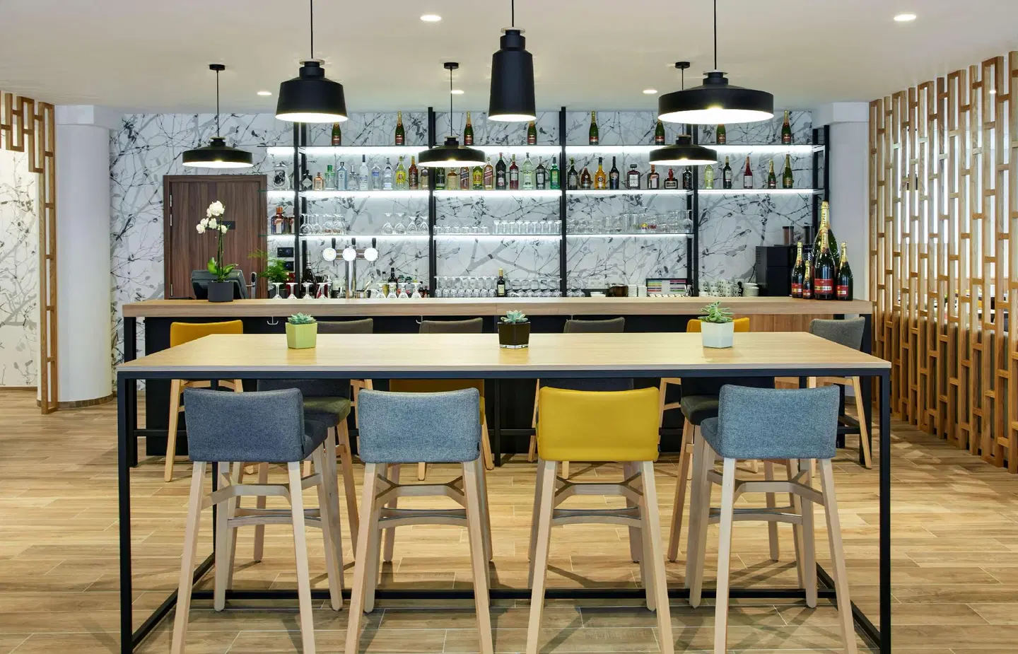 Hilton Garden Inn Brussels City Centre Bar