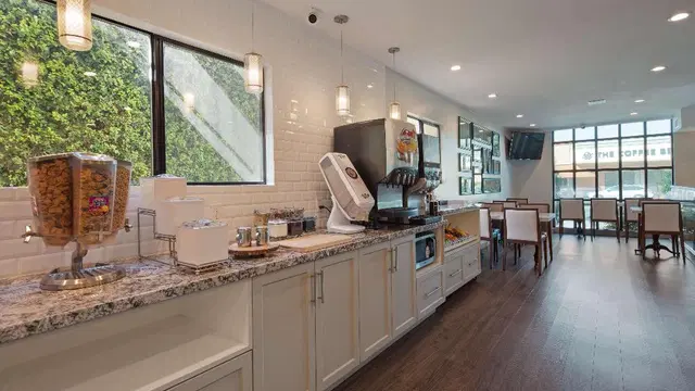 Best Western Woodland Hills Inn Restaurant