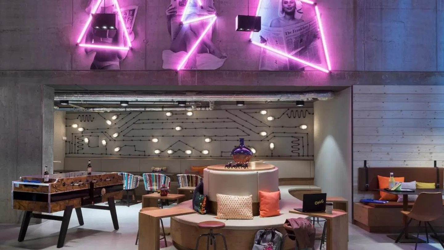 Moxy Frankfurt City Center Bar