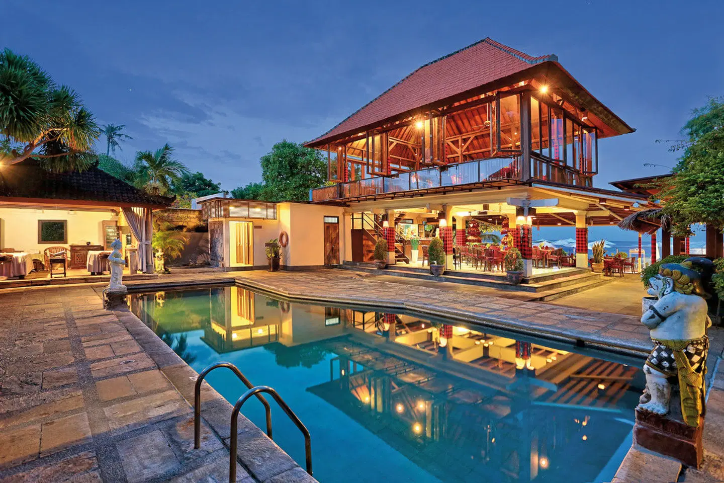 Respati Beach Hotel Aussenansicht