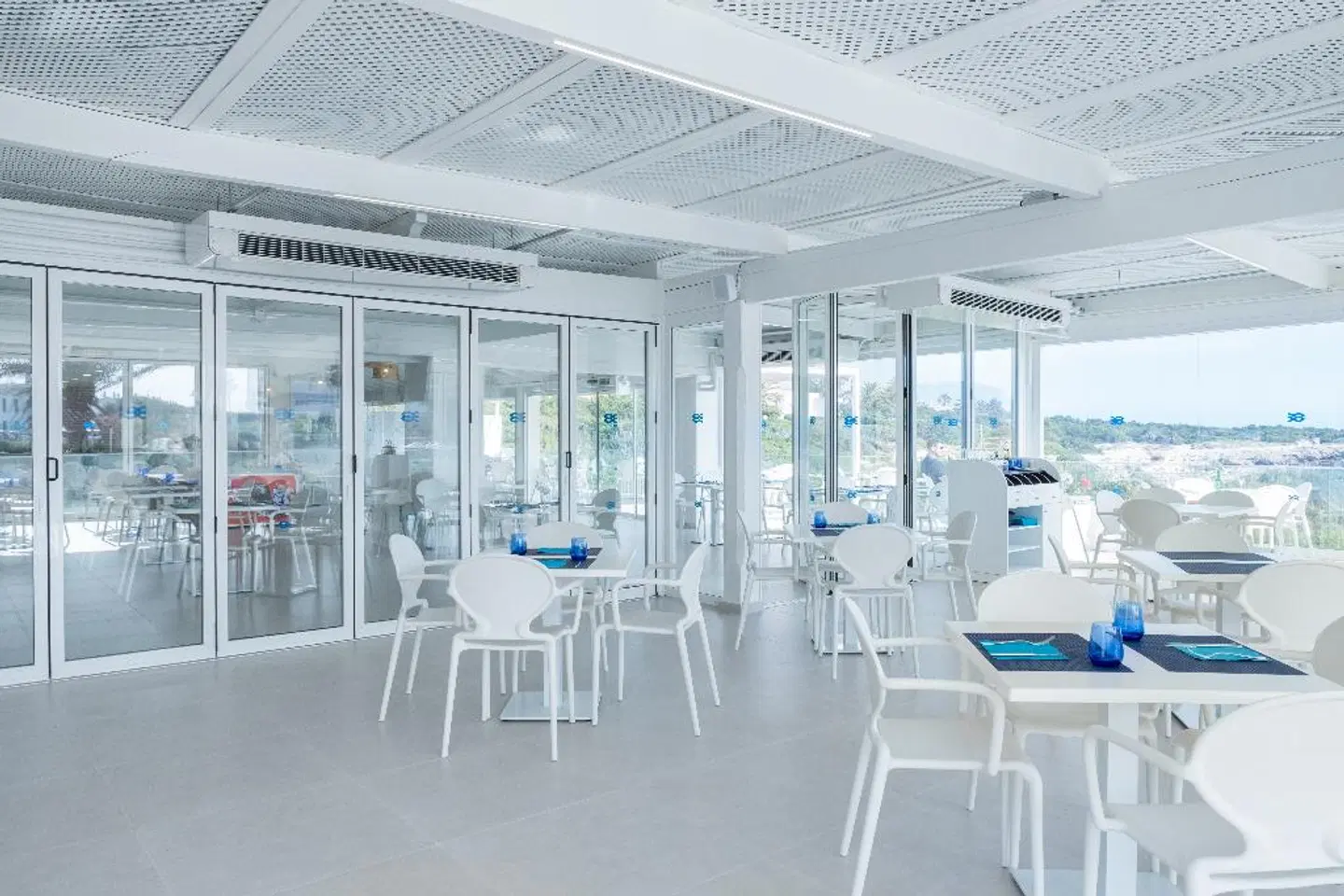 FERGUS Style Carema Beach Hallenbad