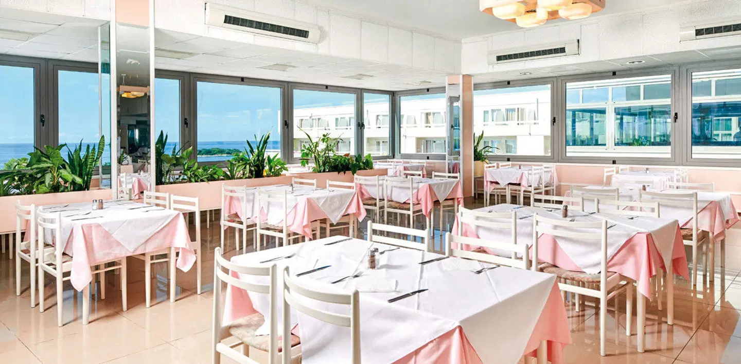 Delfin Plava Laguna Restaurant