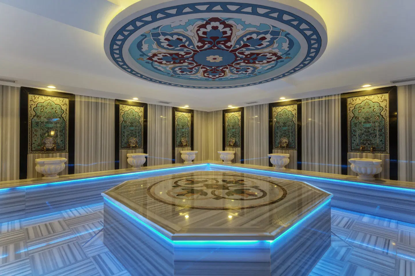 Alaiye Kleopatra Hallenbad