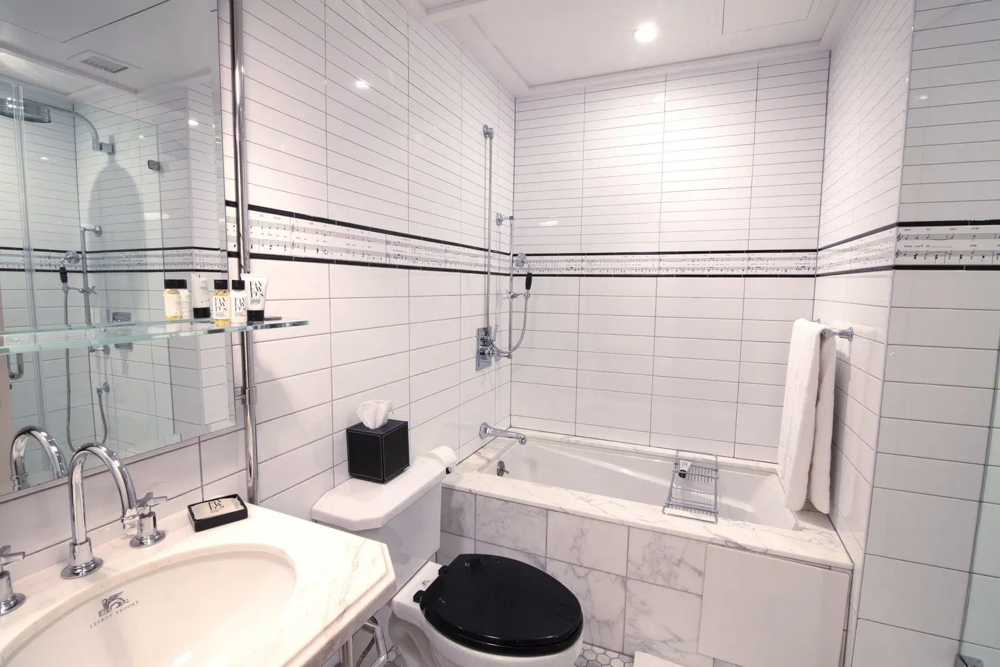 The Evelyn (Formerly Gershwin Hotel) Badezimmer