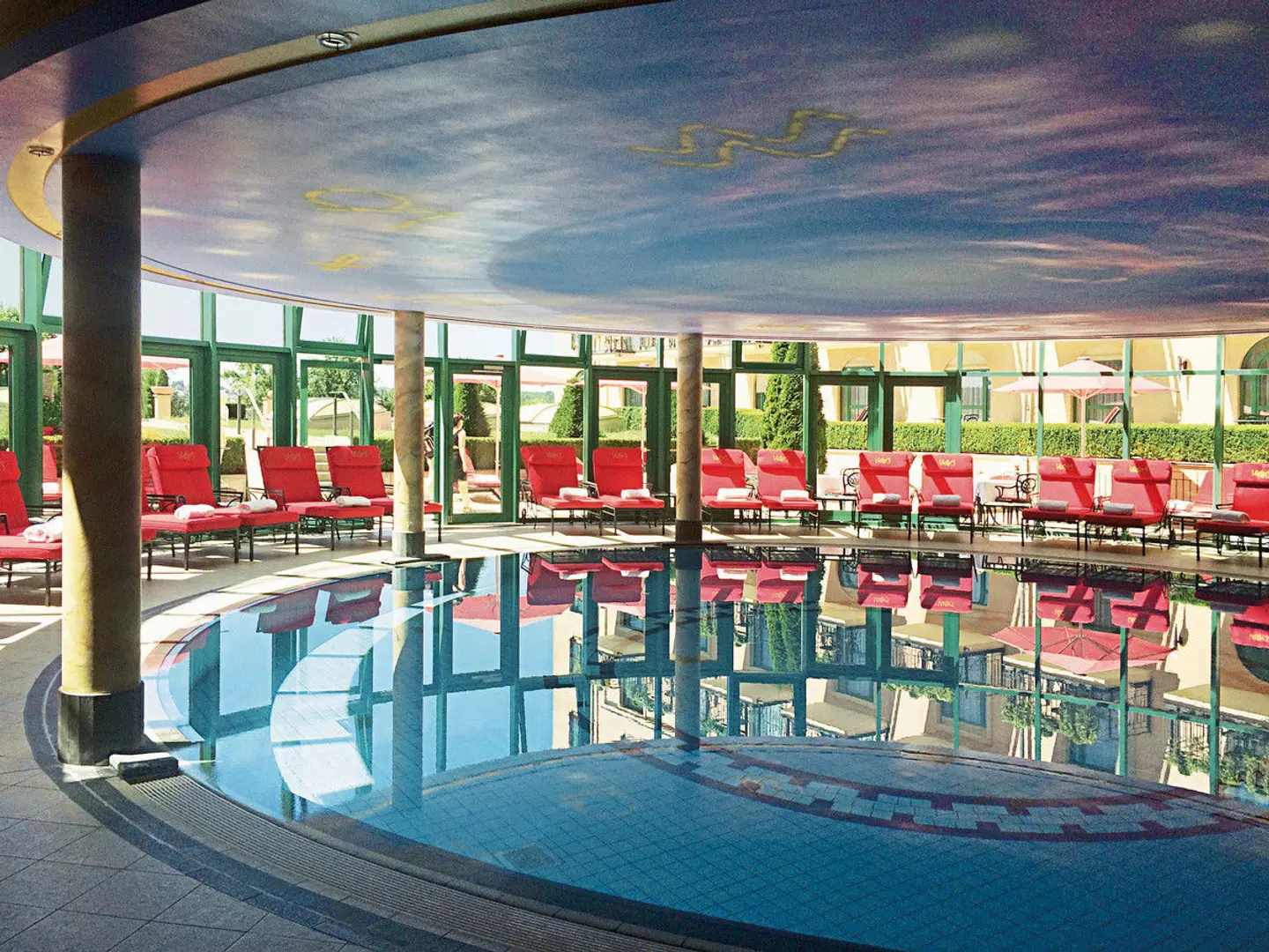 Victor's Residenz-Hotel Schloss Berg Hallenbad