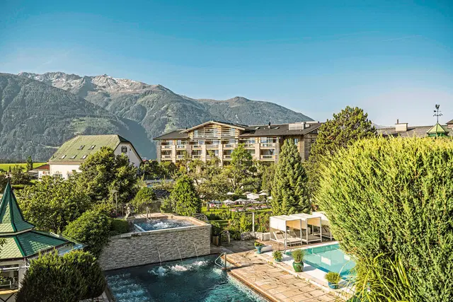 Alpenresort Schwarz Aussenansicht