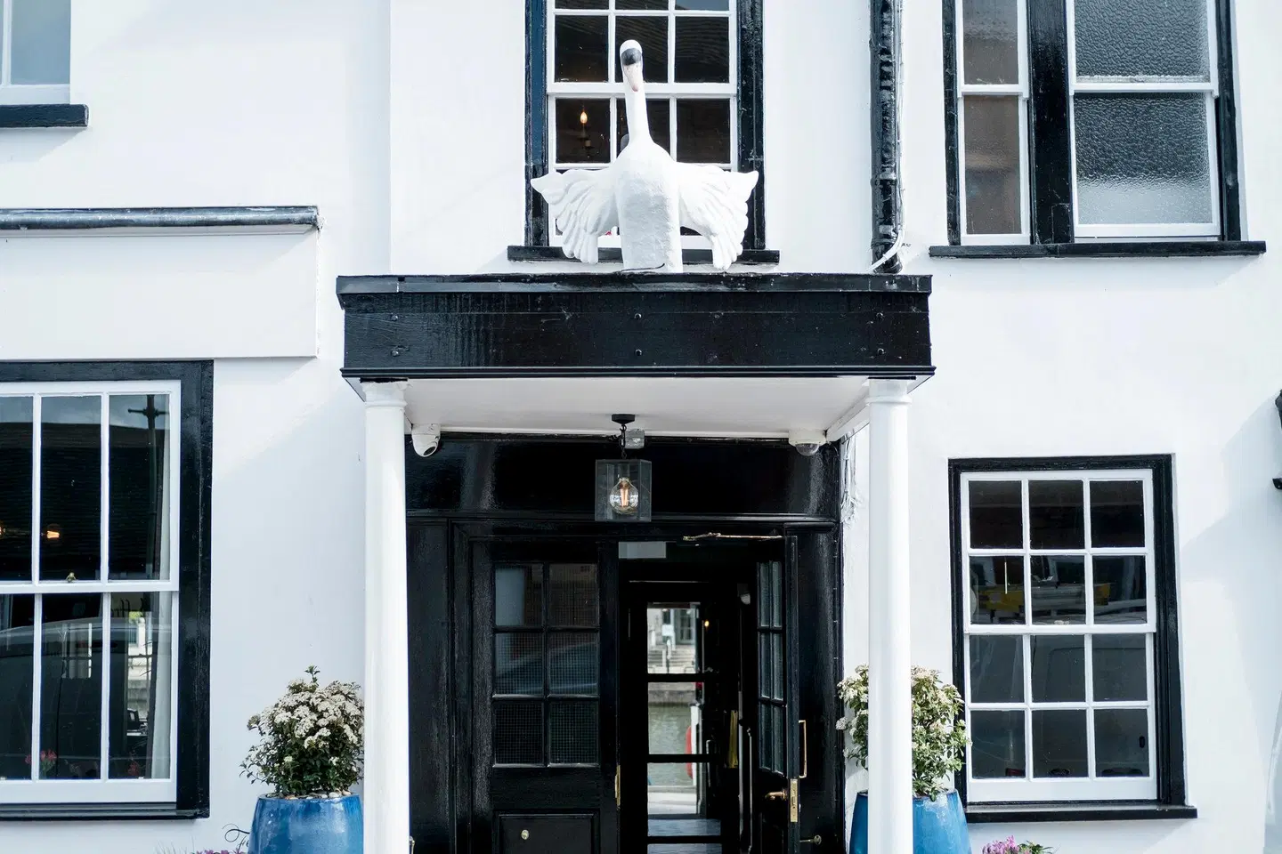 The Swan Hotel Staines Aussenansicht