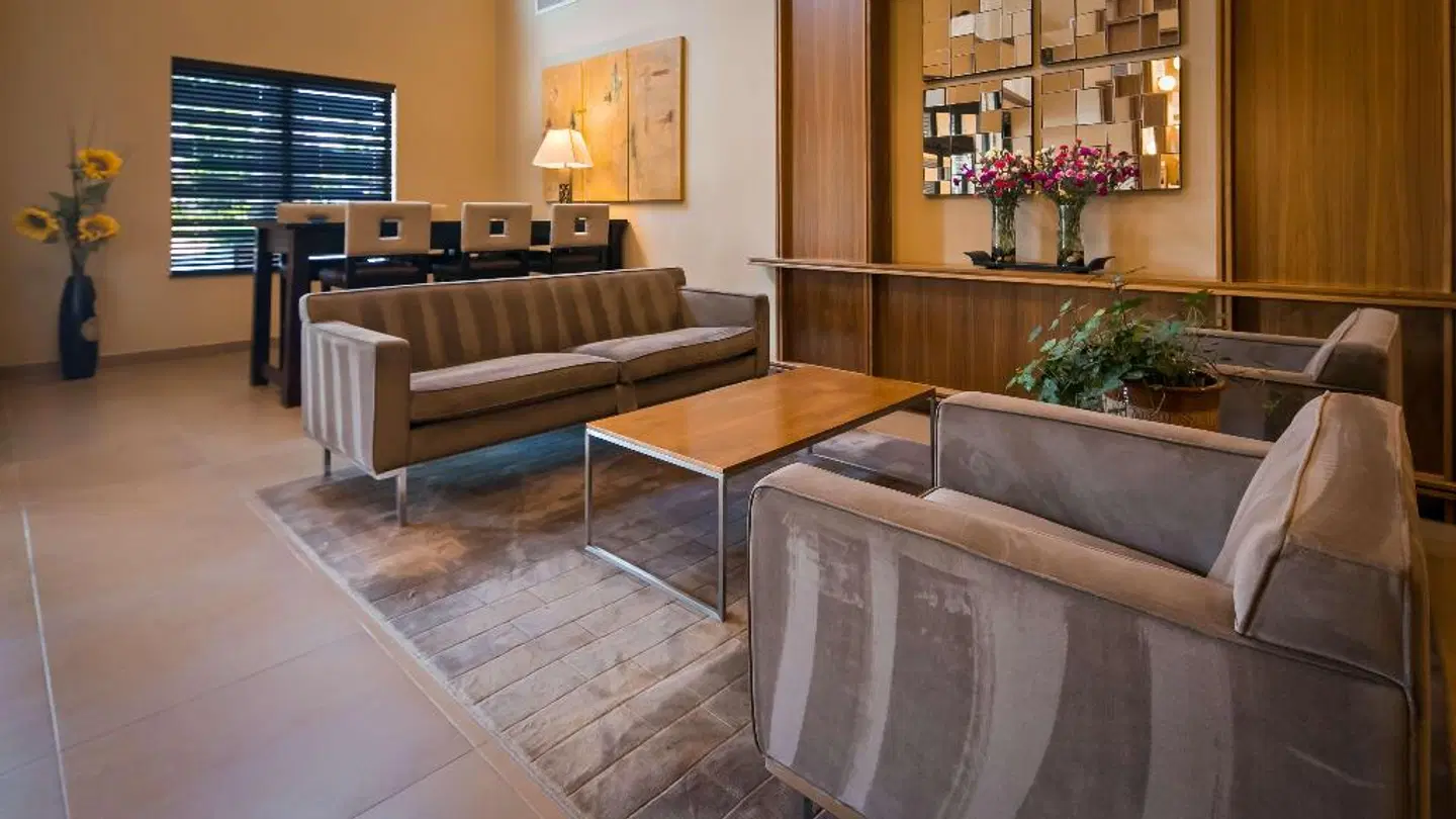 Best Western PLUS Lacey Inn & Suites Lobby