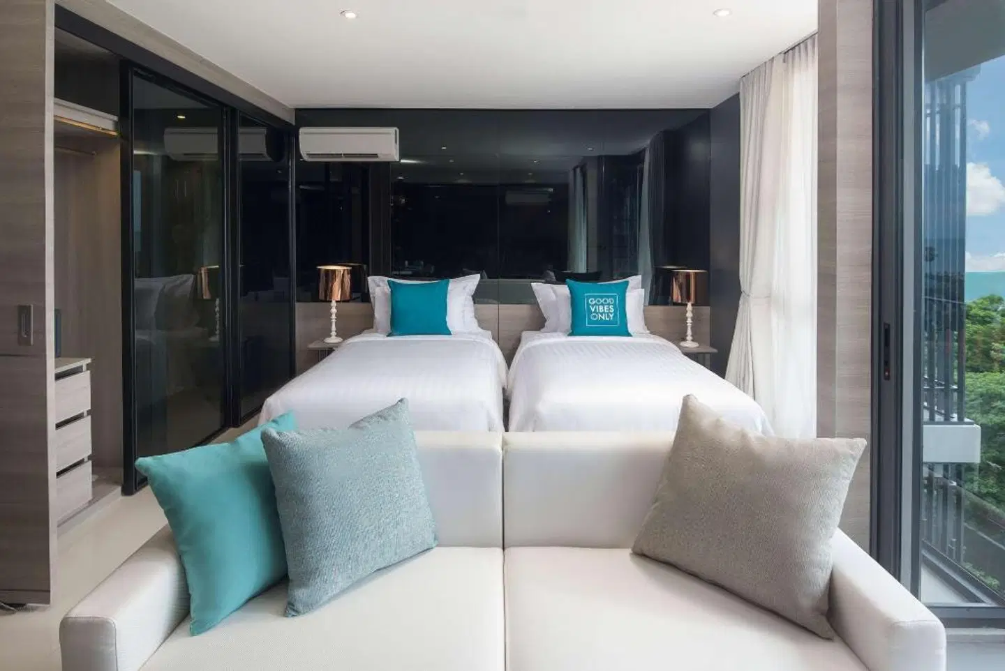 Cross Vibe Pattaya Seaphere Lobby