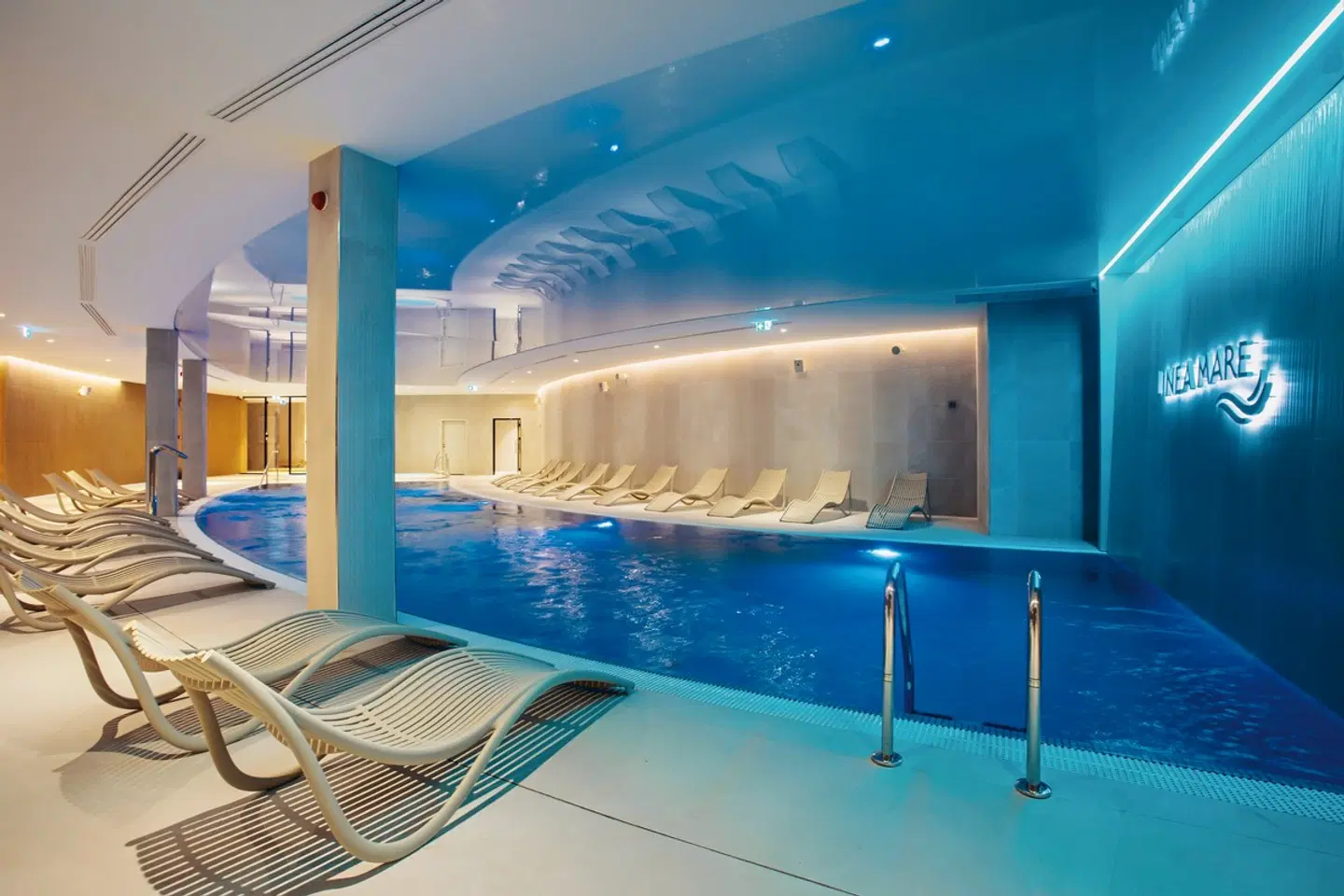 Linea Mare Hallenbad