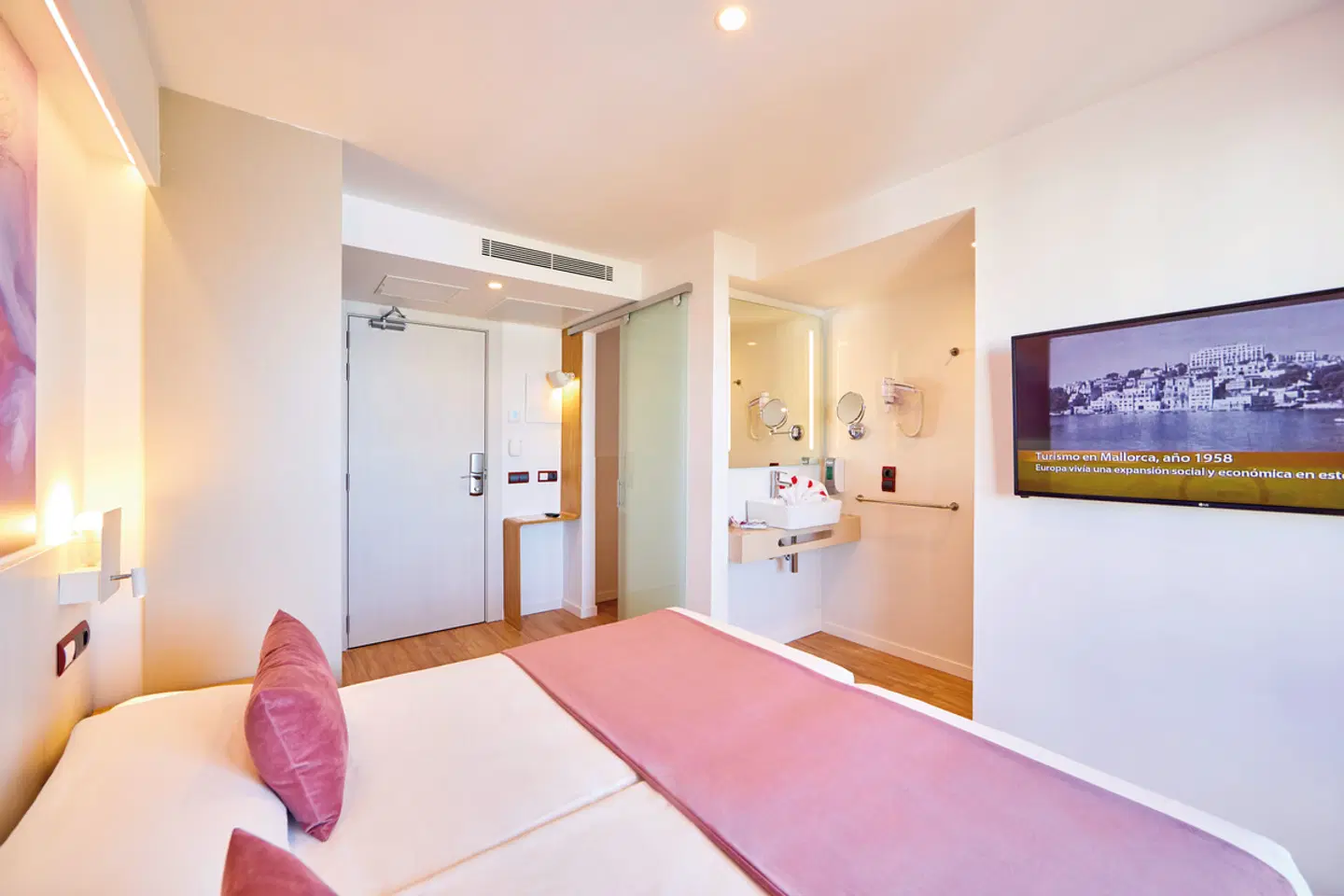 MLL Mediterranean Bay ROOM_EXAMPLE