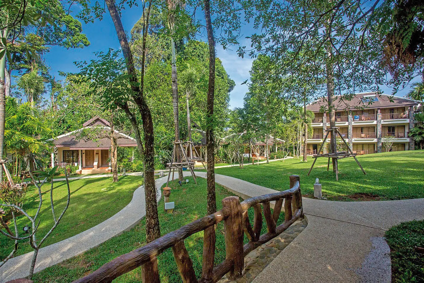 The Leaf on the Sands by Katathani Garten