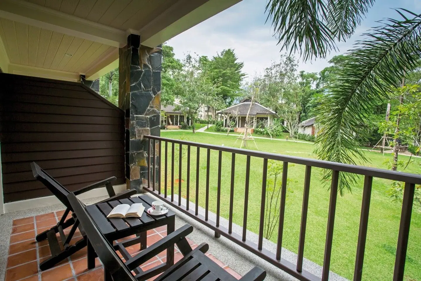 The Leaf on the Sands by Katathani Terrasse