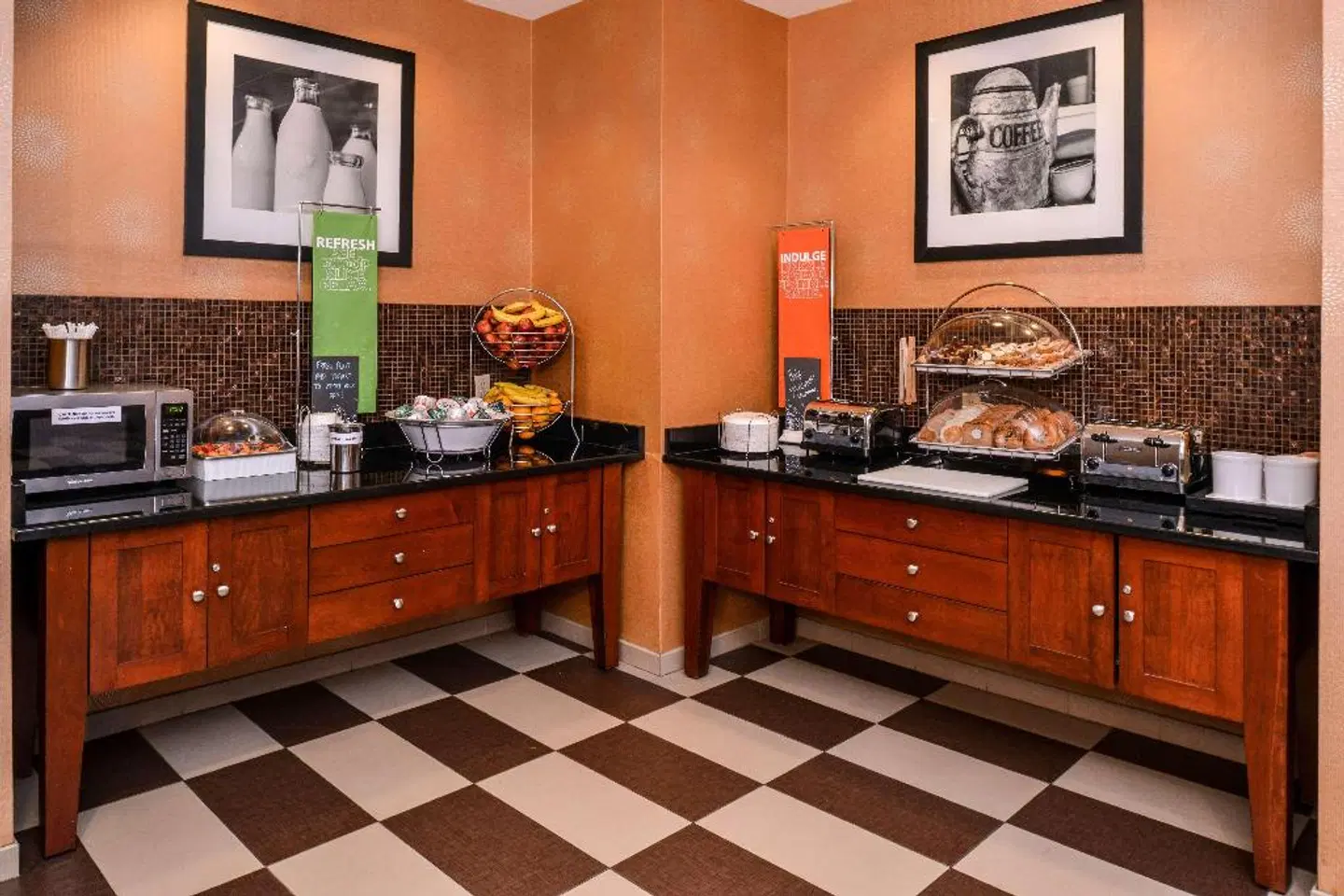 Hampton Inn & Suites Plymouth ROOM_EXAMPLE