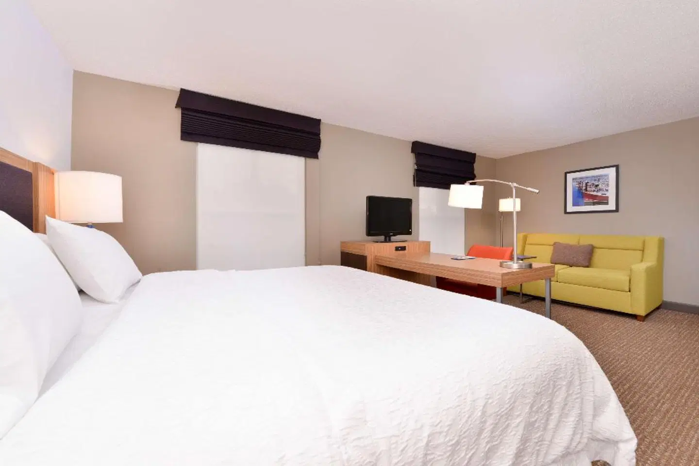 Hampton Inn & Suites Plymouth ROOM_EXAMPLE