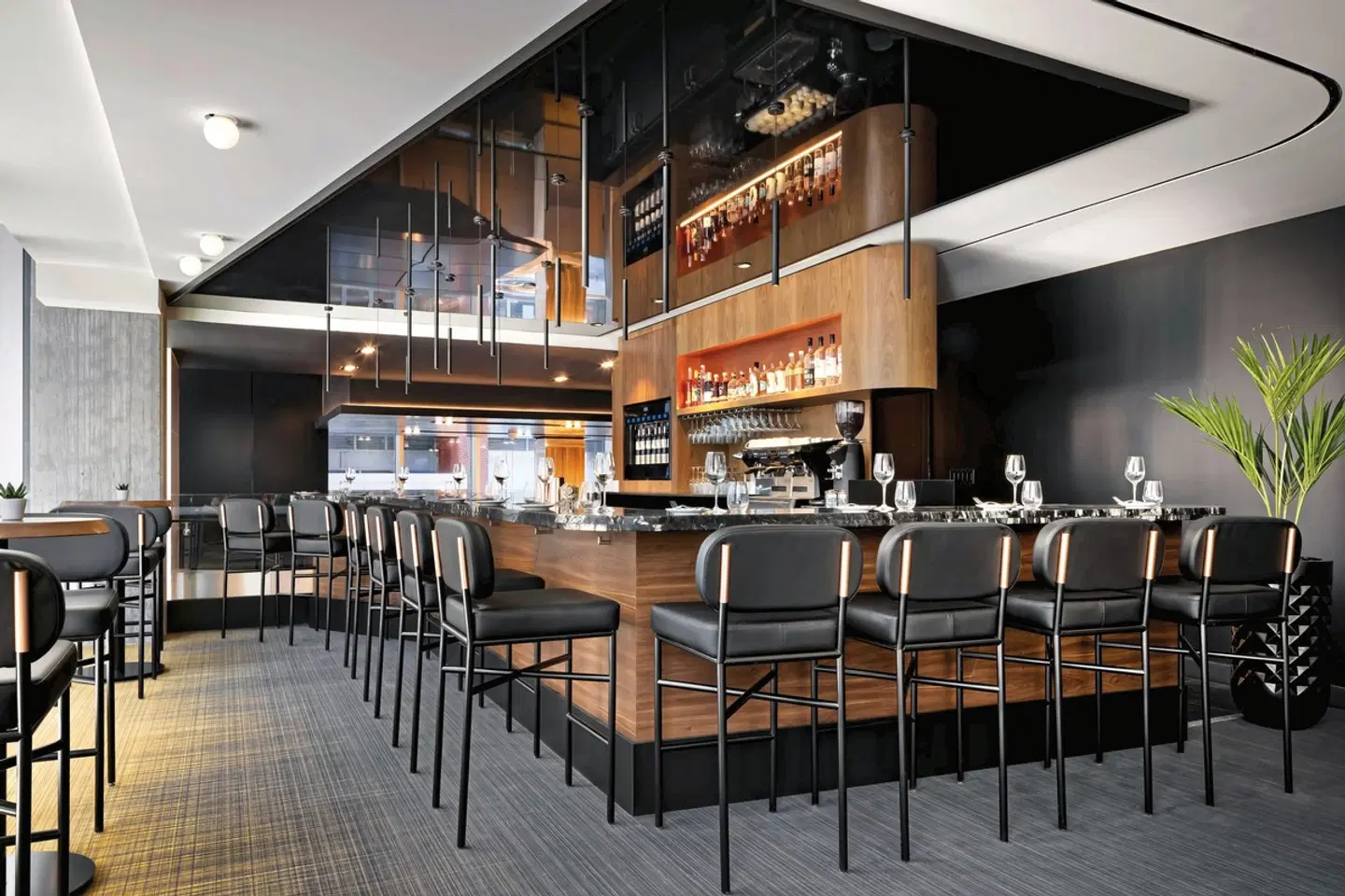 Humaniti Hotel Montreal, Autograph Collection Bar