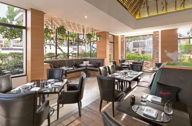 Anantara The Palm Dubai Resort Restaurant