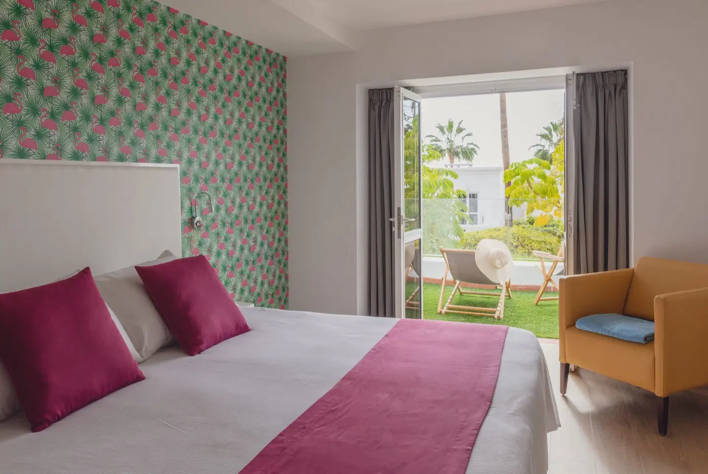 Flamingo Beach Mate ROOM_EXAMPLE