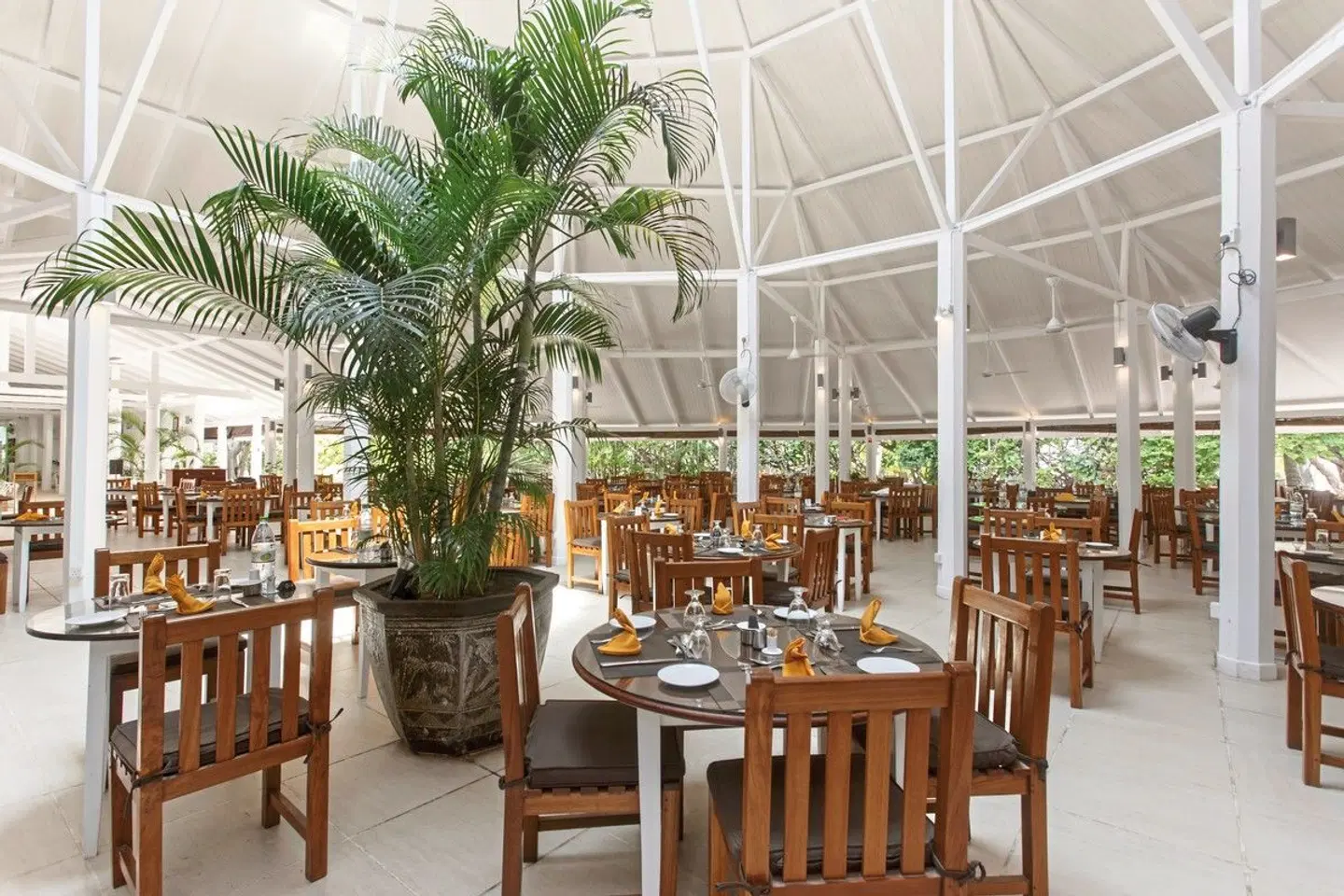 Embudu Village Maldives Restaurant