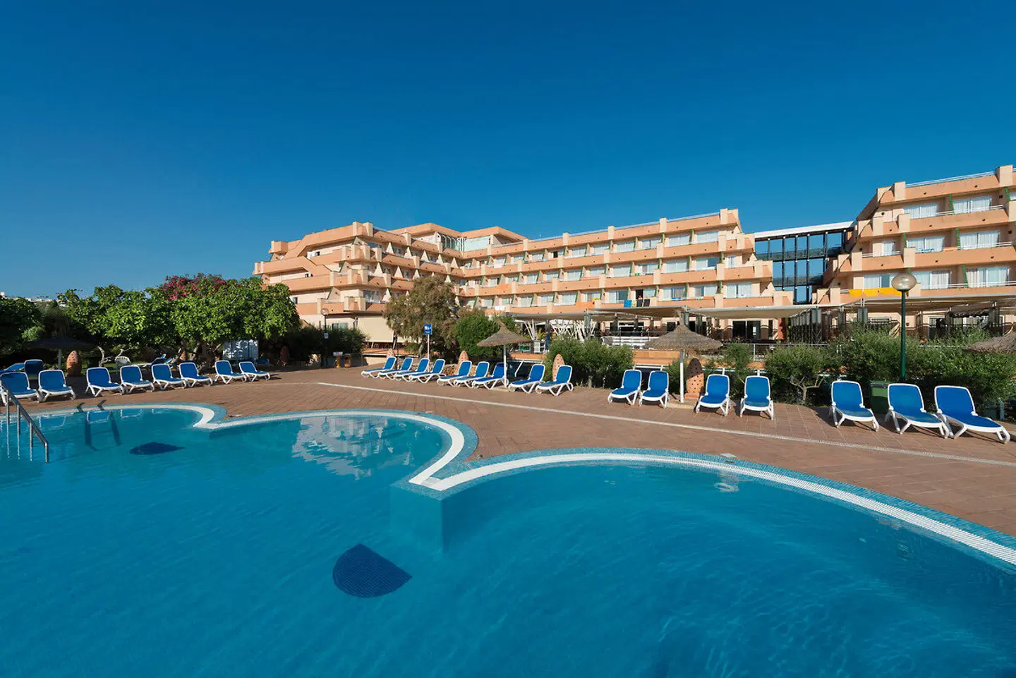 Mariant Park OUTDOOR_POOL