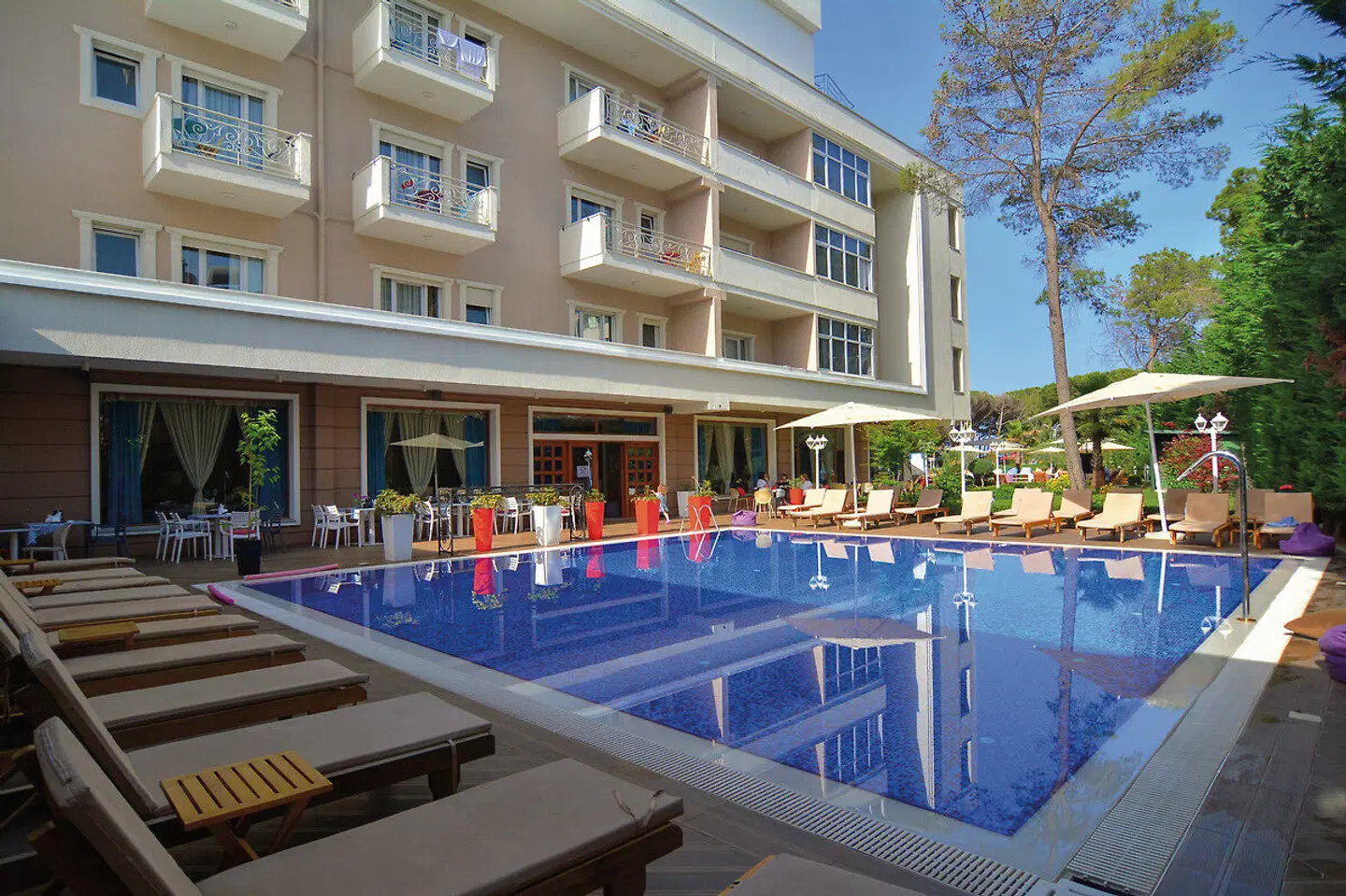 Sandy Beach Hotel OUTDOOR_POOL